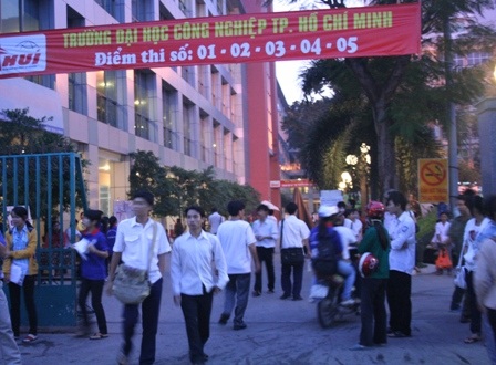 Hôm nay, hơn 600.000 thí sinh bắt đầu “đọ sức” - 13