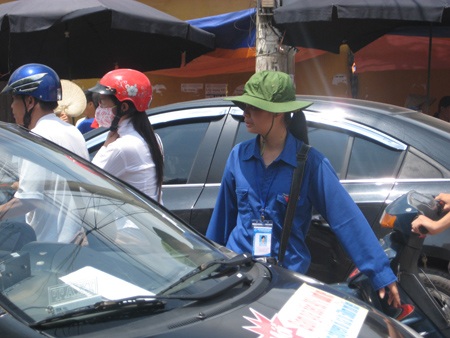 Thái Nguyên: Cổng trường tắc nghẽn sau buổi thi đầu tiên - 2 Thái Nguyên: Cổng trường tắc nghẽn sau buổi thi đầu tiên - 2