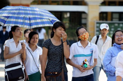 Ngày đầu thi ĐH và những chuyện “bi hài” - 1 Ngày đầu thi ĐH và những chuyện “bi hài” - 1