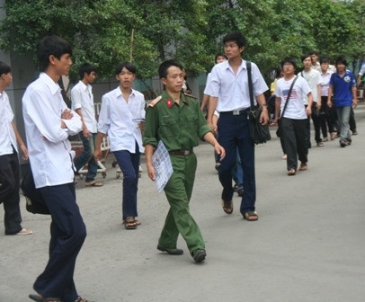 Kết thúc buổi thi đầu tiên: Đề Toán khó “ăn” điểm  - 3