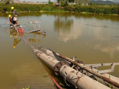 Cột điện đổ, hàng ngàn hộ dân mất điện - 2 Cột điện đổ, hàng ngàn hộ dân mất điện - 2
