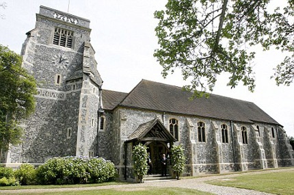 Náo loạn tại đám cưới của siêu mẫu ngực bự Jordan  - 2