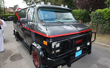 Náo loạn tại đám cưới của siêu mẫu ngực bự Jordan  - 4