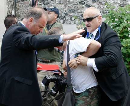 Náo loạn tại đám cưới của siêu mẫu ngực bự Jordan  - 6