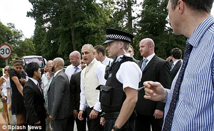 Náo loạn tại đám cưới của siêu mẫu ngực bự Jordan  - 7