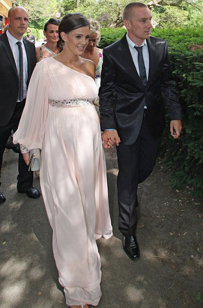 Náo loạn tại đám cưới của siêu mẫu ngực bự Jordan  - 3