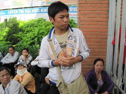 1 thí sinh muộn thi vì nhầm lịch thi - 1