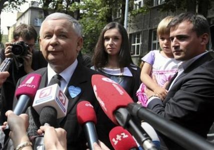 Em trai cố Tổng thống Ba Lan Kaczynski thừa nhận thất bại - 2 Em trai cố Tổng thống Ba Lan Kaczynski thừa nhận thất bại - 2