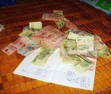 Phá tụ điểm cá độ bóng đá “núp” trong quán cà phê - 1