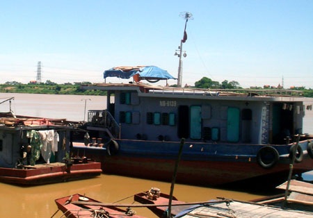 Tóm tàu “cát tặc” 1.000 tấn lớn nhất từ trước đến nay - 1 Tóm tàu “cát tặc” 1.000 tấn lớn nhất từ trước đến nay - 1