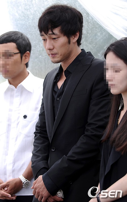 Park Yong Ha luôn thấy cô độc - 6