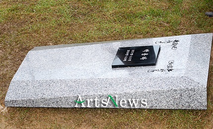 Bạn bè đưa tiễn Park Yong Ha về nơi an nghỉ cuối cùng - 45