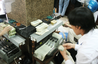 Ngược dòng lãi suất huy động USD - 1 Ngược dòng lãi suất huy động USD - 1