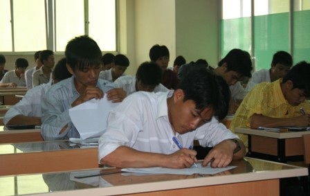 Mổ xong vẫn quyết tâm đi thi môn cuối - 1