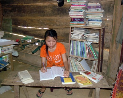 Nghị lực phi thường của cô học trò nghèo giỏi Anh văn - 3 Nghị lực phi thường của cô học trò nghèo giỏi Anh văn - 3