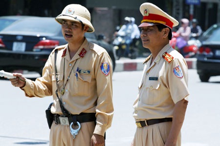 “Nướng” mình giữa chảo lửa - 4