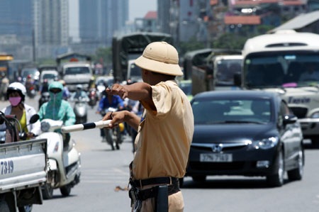 “Nướng” mình giữa chảo lửa - 3