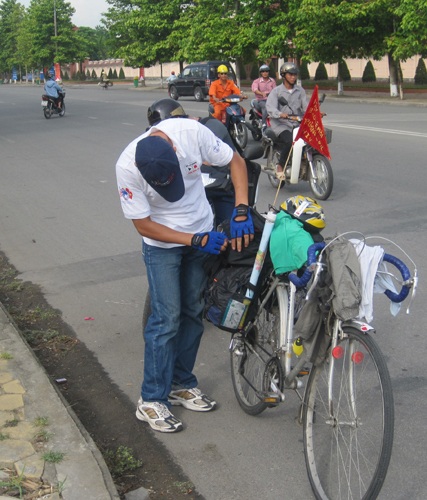 Tiết lộ về Hiển “đạp xe xuyên Việt” - 9 Tiết lộ về Hiển “đạp xe xuyên Việt” - 9