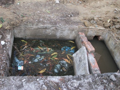 Rùng mình khi “thăm” bãi rác thải của bệnh viện - 1