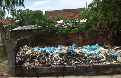 Rùng mình khi “thăm” bãi rác thải của bệnh viện - 10
