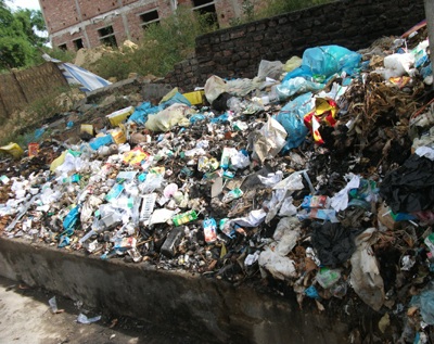 Rùng mình khi “thăm” bãi rác thải của bệnh viện - 2