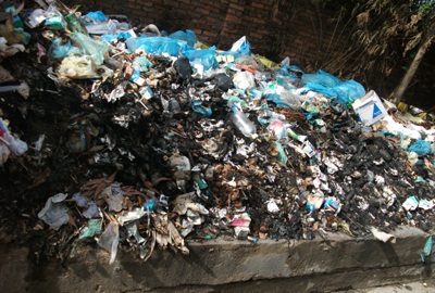 Rùng mình khi “thăm” bãi rác thải của bệnh viện - 3