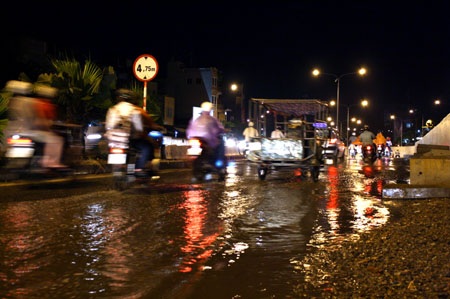 Cơn mưa cuối chiều "giải nhiệt" cho Hà Nội - 8