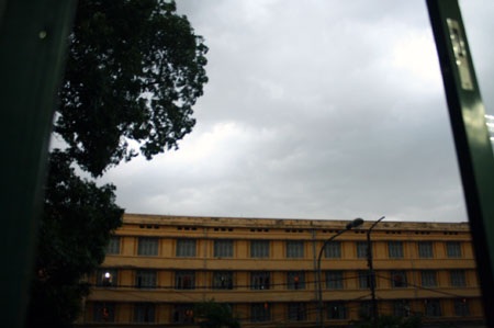 Cơn mưa cuối chiều "giải nhiệt" cho Hà Nội - 1