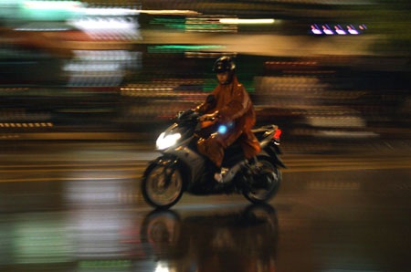 Cơn mưa cuối chiều "giải nhiệt" cho Hà Nội - 10