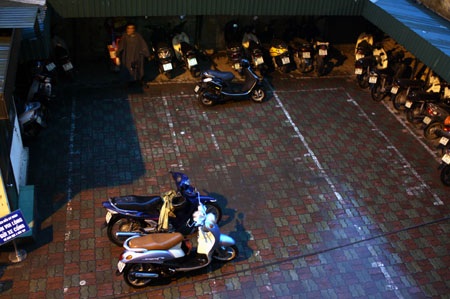 Cơn mưa cuối chiều "giải nhiệt" cho Hà Nội - 4