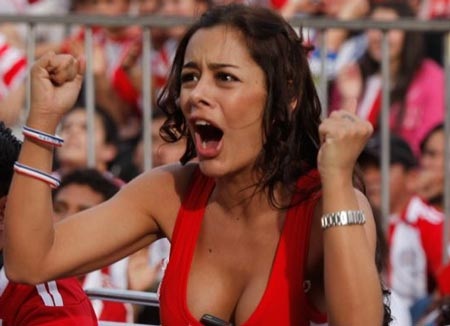 Dù Paraguay thất bại, Larissa Riquelme vẫn “thoát y” - 2 Dù Paraguay thất bại, Larissa Riquelme vẫn “thoát y” - 2