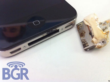 Lỗi cổng USB, iPhone 4 phát lửa - 1 Lỗi cổng USB, iPhone 4 phát lửa - 1