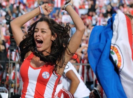Dù Paraguay thất bại, Larissa Riquelme vẫn “thoát y” - 4 Dù Paraguay thất bại, Larissa Riquelme vẫn “thoát y” - 4