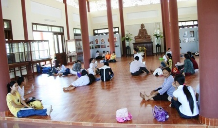 Sĩ tử no nê với buổi cơm chay miễn phí - 5