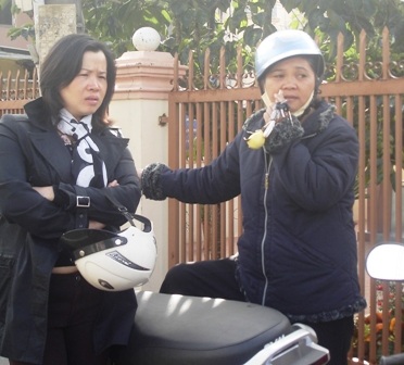 Phụ huynh, thí sinh gặp… lạnh - 1