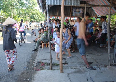 Xác người treo cổ bất thường trước quán cà phê - 1 Xác người treo cổ bất thường trước quán cà phê - 1