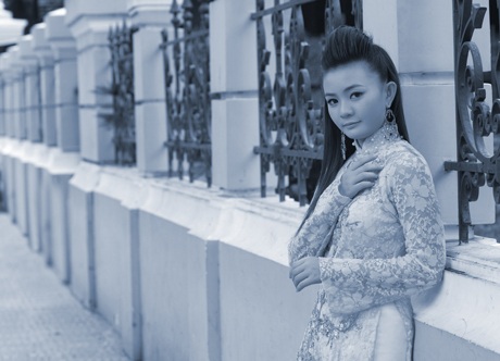 Ngắm “bé” Xuân Mai duyên dáng trong tà áo dài - 8