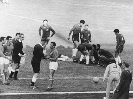 Những cuộc thư hùng tranh ngôi "đệ Tam" World Cup - 7