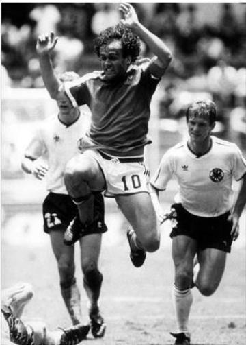 Những cuộc thư hùng tranh ngôi "đệ Tam" World Cup - 13