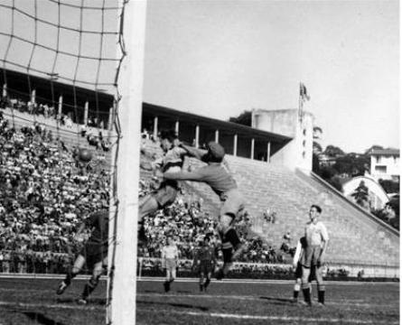 Những cuộc thư hùng tranh ngôi "đệ Tam" World Cup - 4
