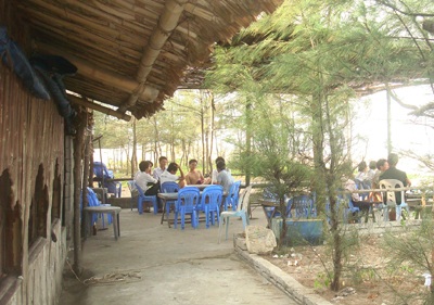 Một cán bộ ngân hàng mất tích khi tắm biển  - 1