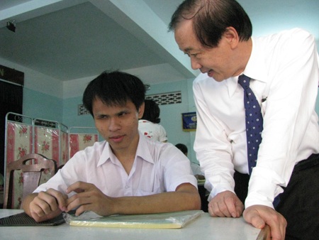 Đà Nẵng: Sĩ tử khiếm thị trước giờ thi - 2