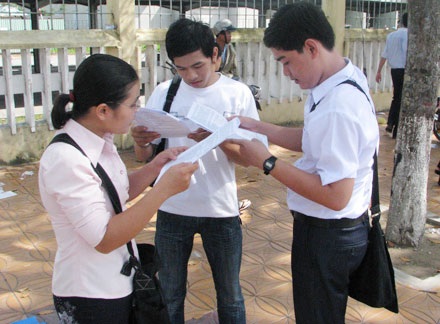 Bộ GD-ĐT công bố đáp án khối B,C,D kỳ thi ĐH 2010 - 1 Bộ GD-ĐT công bố đáp án khối B,C,D kỳ thi ĐH 2010 - 1