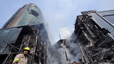 Thái Lan kết án tù với người Anh kích động bạo lực tại Bangkok - 2 Thái Lan kết án tù với người Anh kích động bạo lực tại Bangkok - 2