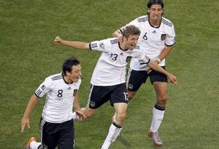 HLV Joachim Low được thưởng hợp đồng mới - 2