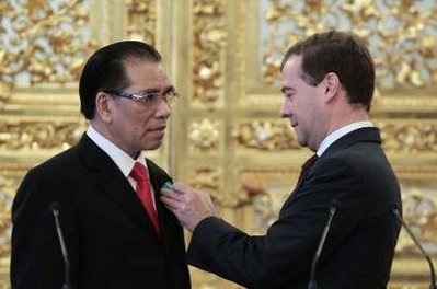 Tổng thống Nga trao tặng Tổng Bí thư Nông Đức Mạnh huy chương Pushkin - 2 Tổng thống Nga trao tặng Tổng Bí thư Nông Đức Mạnh huy chương Pushkin - 2