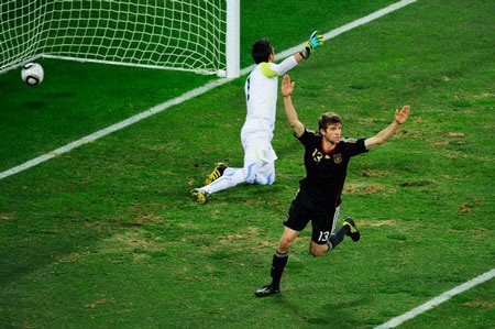 Hạ Uruguay đầy kịch tính, Đức giành ngôi “đệ tam” anh hào - 2