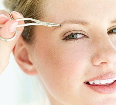 Những lỗi cần tránh khi tạo dáng đôi mày ngài - 1 Những lỗi cần tránh khi tạo dáng đôi mày ngài - 1