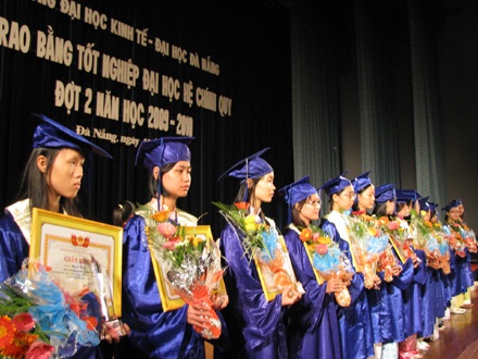 ĐH Kinh tế Đà Nẵng: 92% SV tốt nghiệp loại khá, giỏi - 2 ĐH Kinh tế Đà Nẵng: 92% SV tốt nghiệp loại khá, giỏi - 2