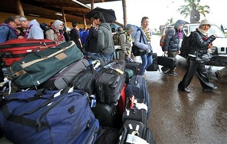 Khoảnh khắc kỳ diệu Mặt trăng “nuốt” Mặt trời  - 16